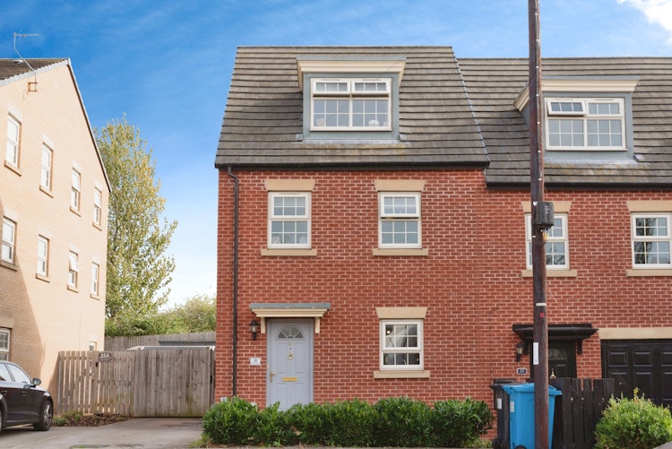 3 bedroom end of terrace house