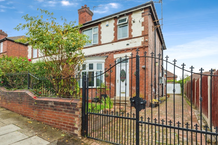 3 bedroom semi-detached house