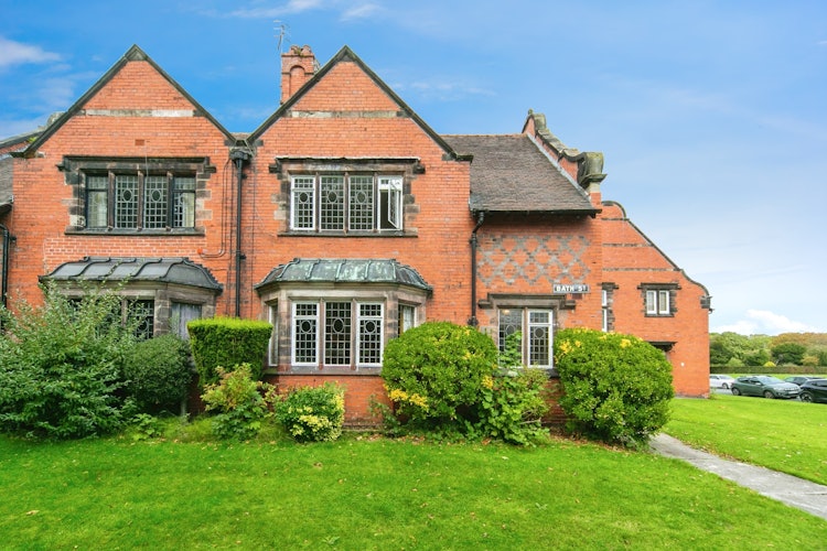 3 bedroom end of terrace house