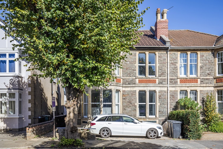 4 bedroom maisonette