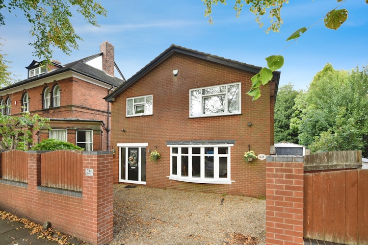 3 bedroom detached house