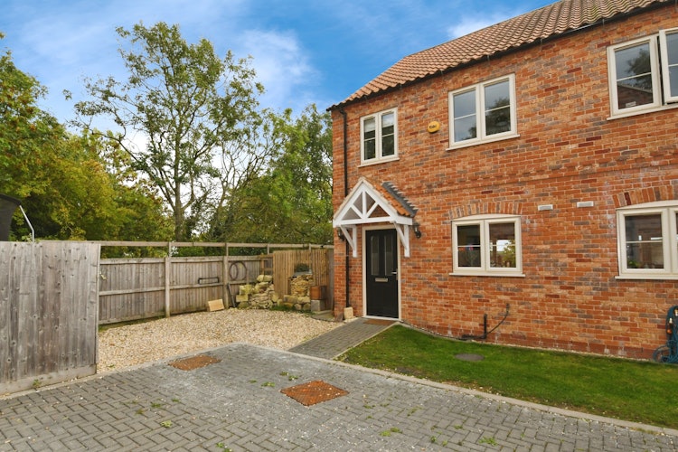 3 bedroom semi-detached house