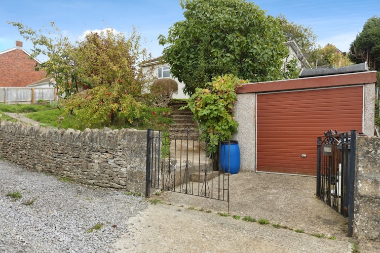 3 bedroom detached bungalow