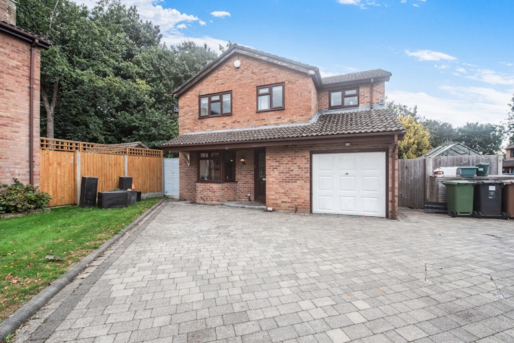 4 bedroom detached house