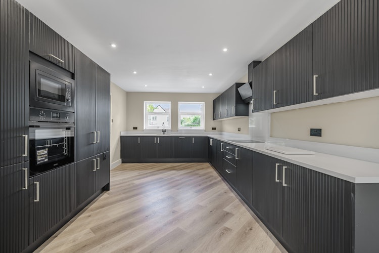 3 bedroom detached house