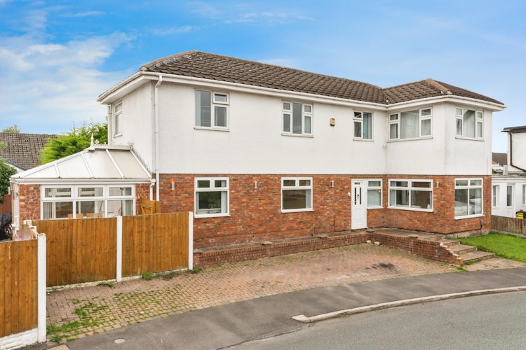 4 bedroom detached house