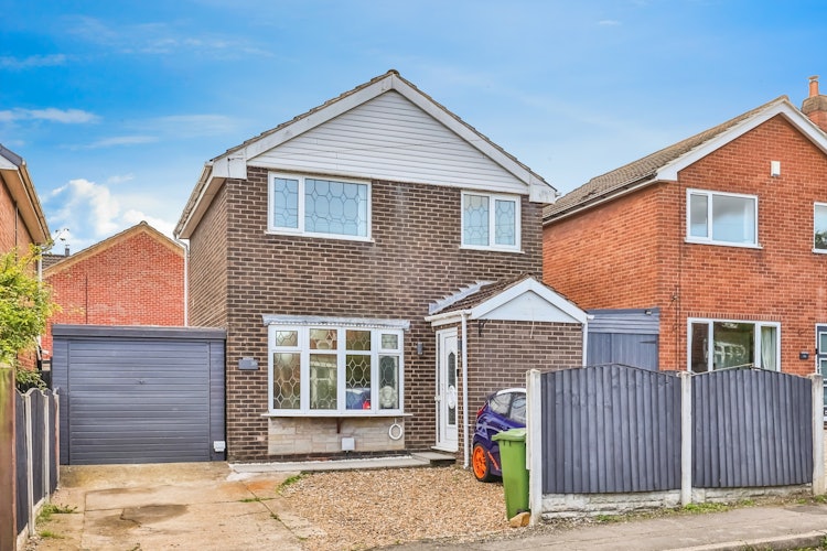 3 bedroom detached house