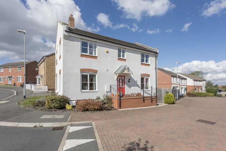 4 bedroom detached house
