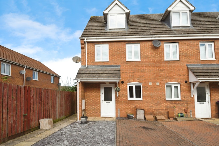 3 bedroom end of terrace house