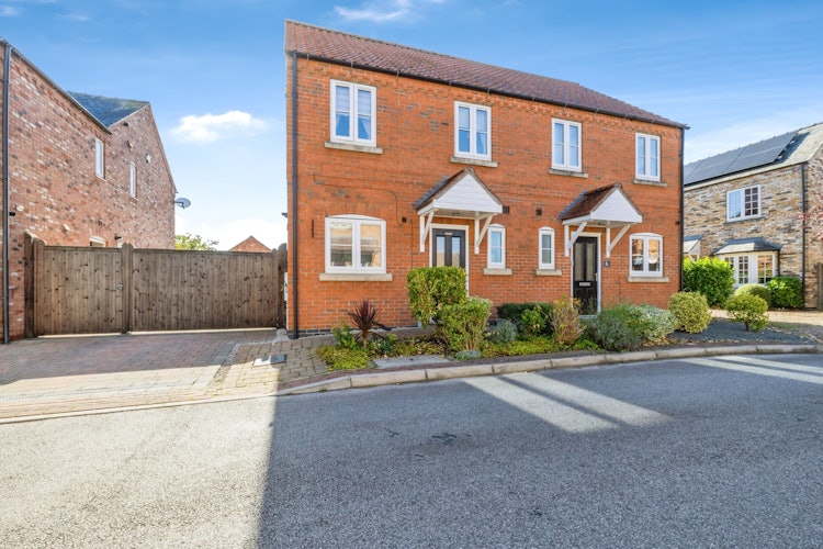 3 bedroom semi-detached house