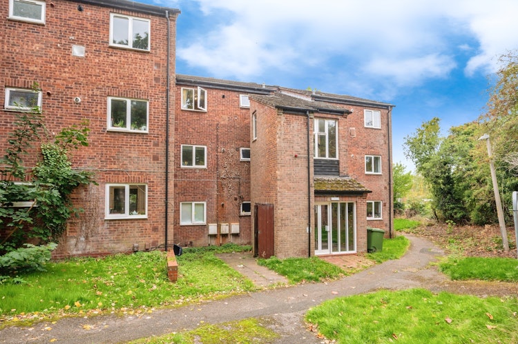 1 bedroom ground floor flat